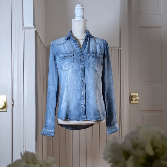 cloth & stone Tops - Anthropologie Cloth & Stone Chambray Denim Button Down Shirt XS Tencel